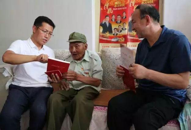 探秘如何扎丸子头